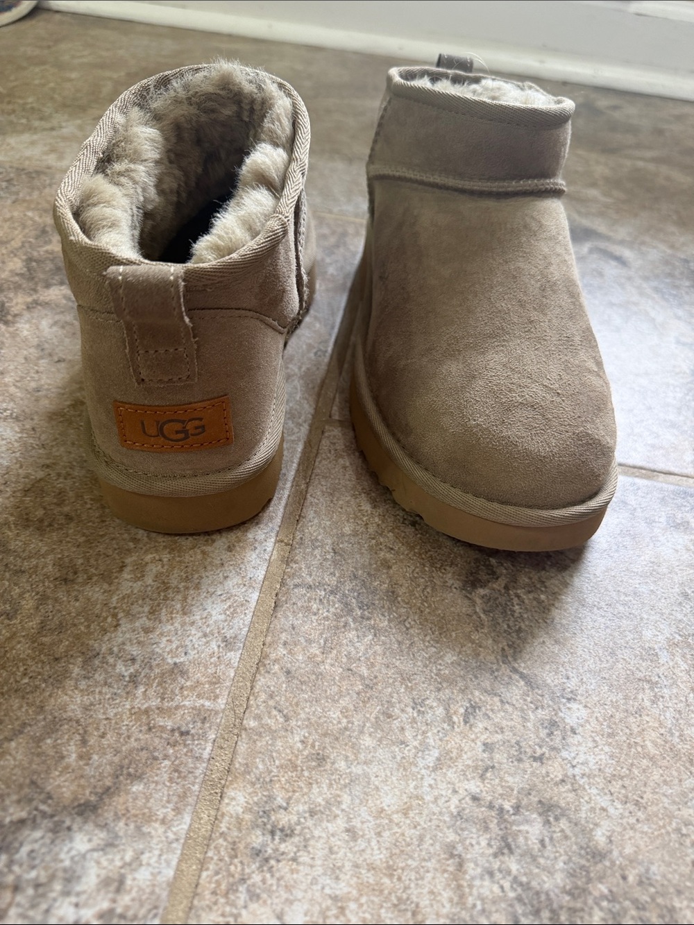 UGG women 9 Mini Suede Shearling Ankle Slippers in Chestnut